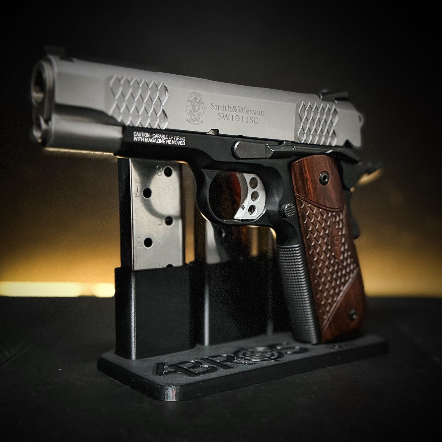3D-printed 1911 Pistol & Magazine Stand is designed to hold a standard single-stack 1911 handgun along with three 1911 magazines