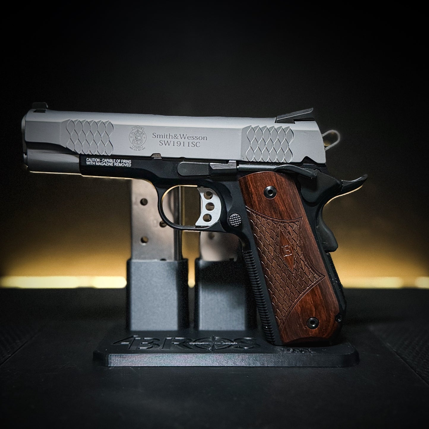 3D-printed 1911 Pistol & Magazine Stand is designed to hold a standard single-stack 1911 handgun along with three 1911 magazines