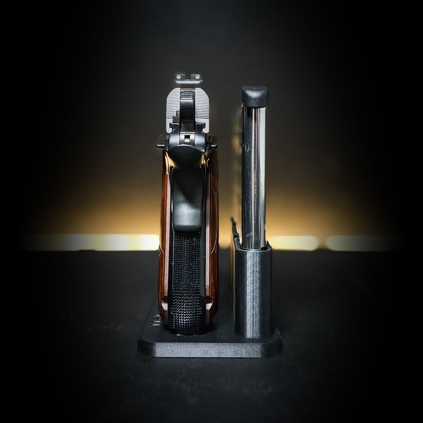 3D-printed 1911 Pistol & Magazine Stand is designed to hold a standard single-stack 1911 handgun along with three 1911 magazines