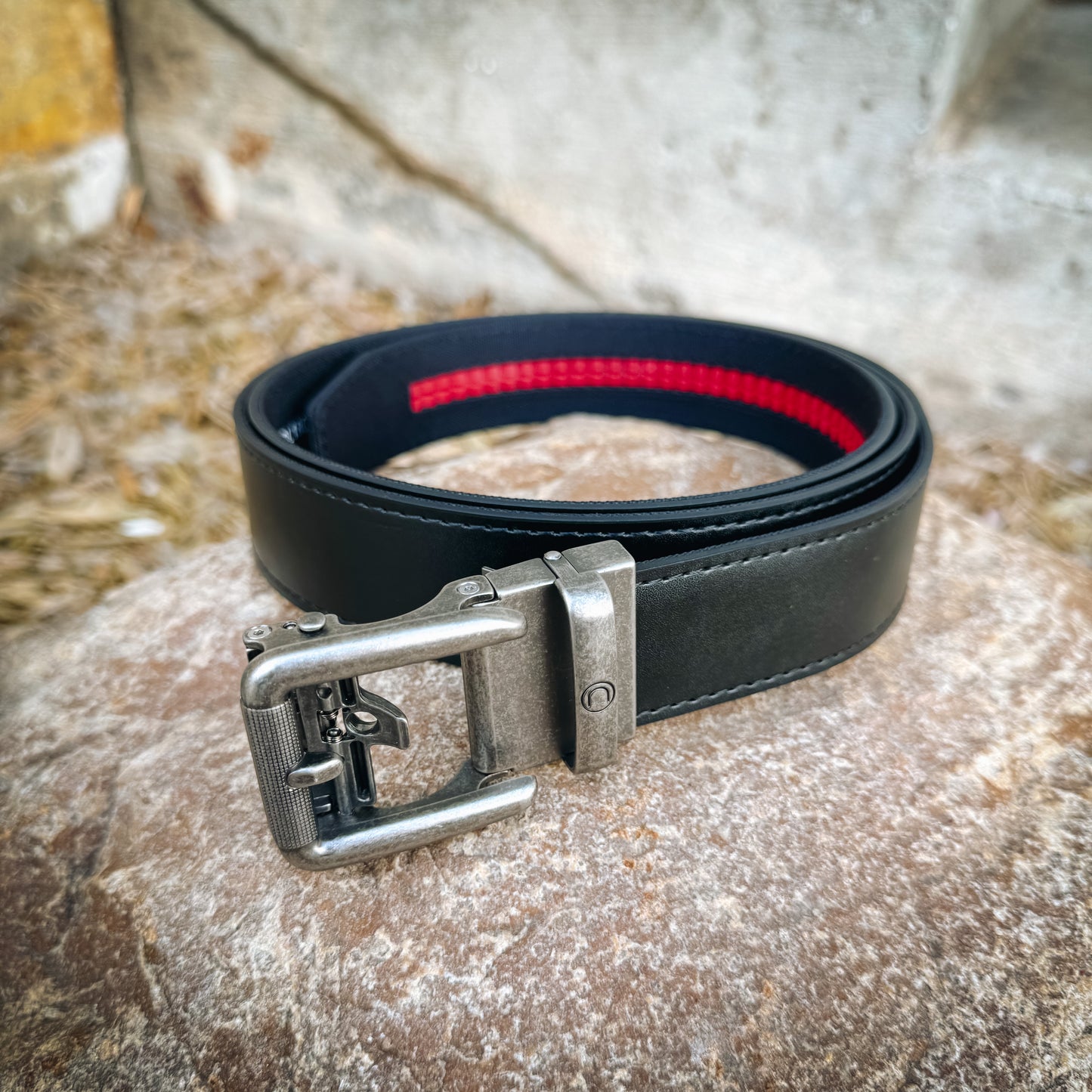 For the best black everyday carry EDC Dress belt, shop Four Brothers Holsters. The Rogue belt has a classic rugged look that goes well with everyday wear like jeans or chinos. The knurled area of the buckle is a nice touch. These ratchet belts look like regular belts without the regular belt inconvenience.
