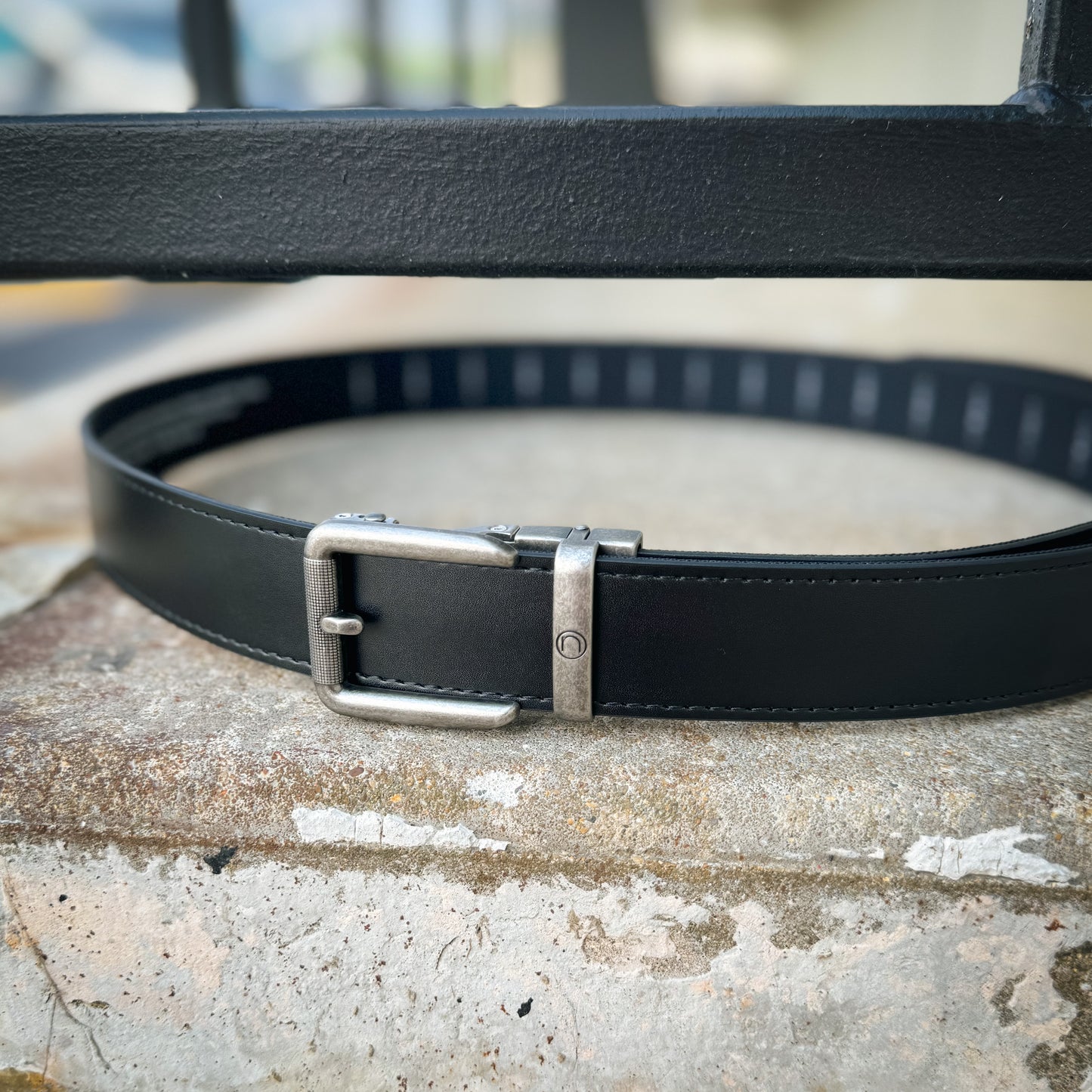 For the best black everyday carry EDC Dress belt, shop Four Brothers 4BROS Holsters. These ratchet belts look like regular belts without the inconvenience.