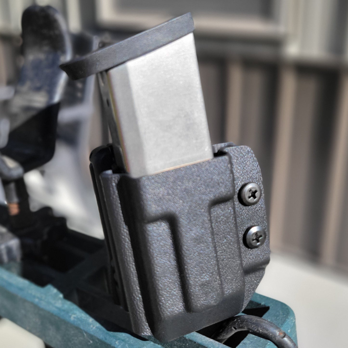 For the best OWB Outside Kydex Magazine Pouch for Sig, S&W, Walther, Glock and other double stack 10mm and 45 ACP pistol magazines shop Four Brothers Holsters.