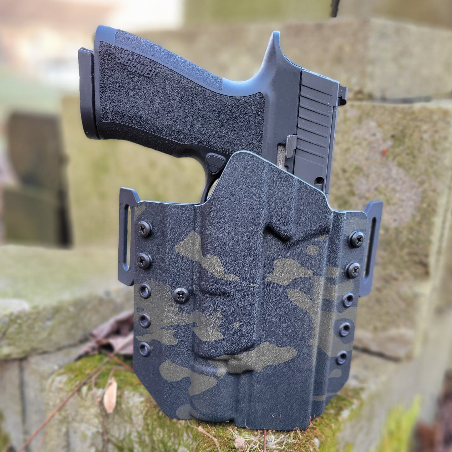 Outside Waistband Pancake Style Kydex holster designed to fit the Sig Sauer 10MM P320-XTEN and Surefire X-300U. Adjustable retention, open muzzle, optic ready.