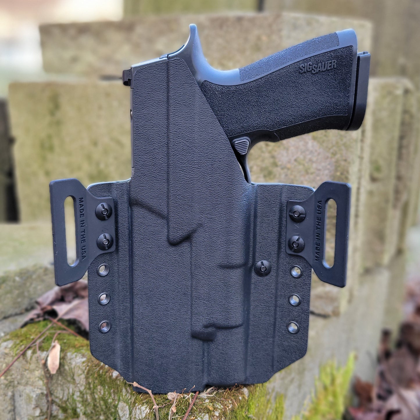 Outside Waistband Pancake Style Kydex holster designed to fit the Sig Sauer 10MM P320-XTEN and Surefire X-300U. Adjustable retention, open muzzle, optic ready.
