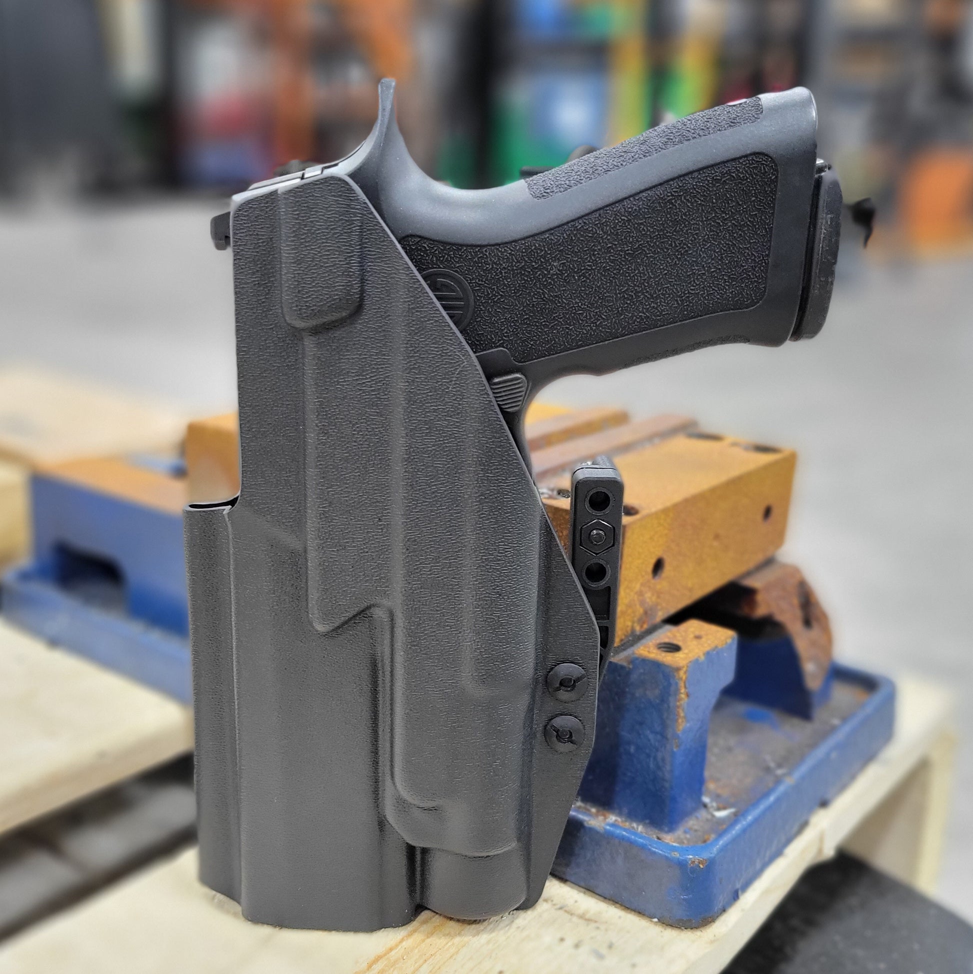 For the best IWB Kydex Inside Waistband Holster for the Sig Sauer P320 Full-Size & Carry pistols & Streamlight TLR-1 or TLR-1 HL shop Four Brothers Holsters.
