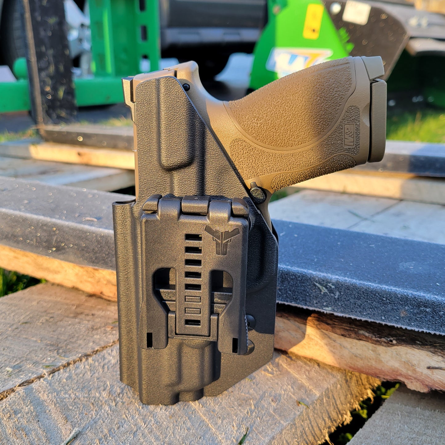 For the best Outside Waistband OWB Kydex Holster for the Smith and Wesson M&P 4.25”, 4", and 3.6 Full Size & Compact pistol, shop Four Brothers 4BROS Holsters.
