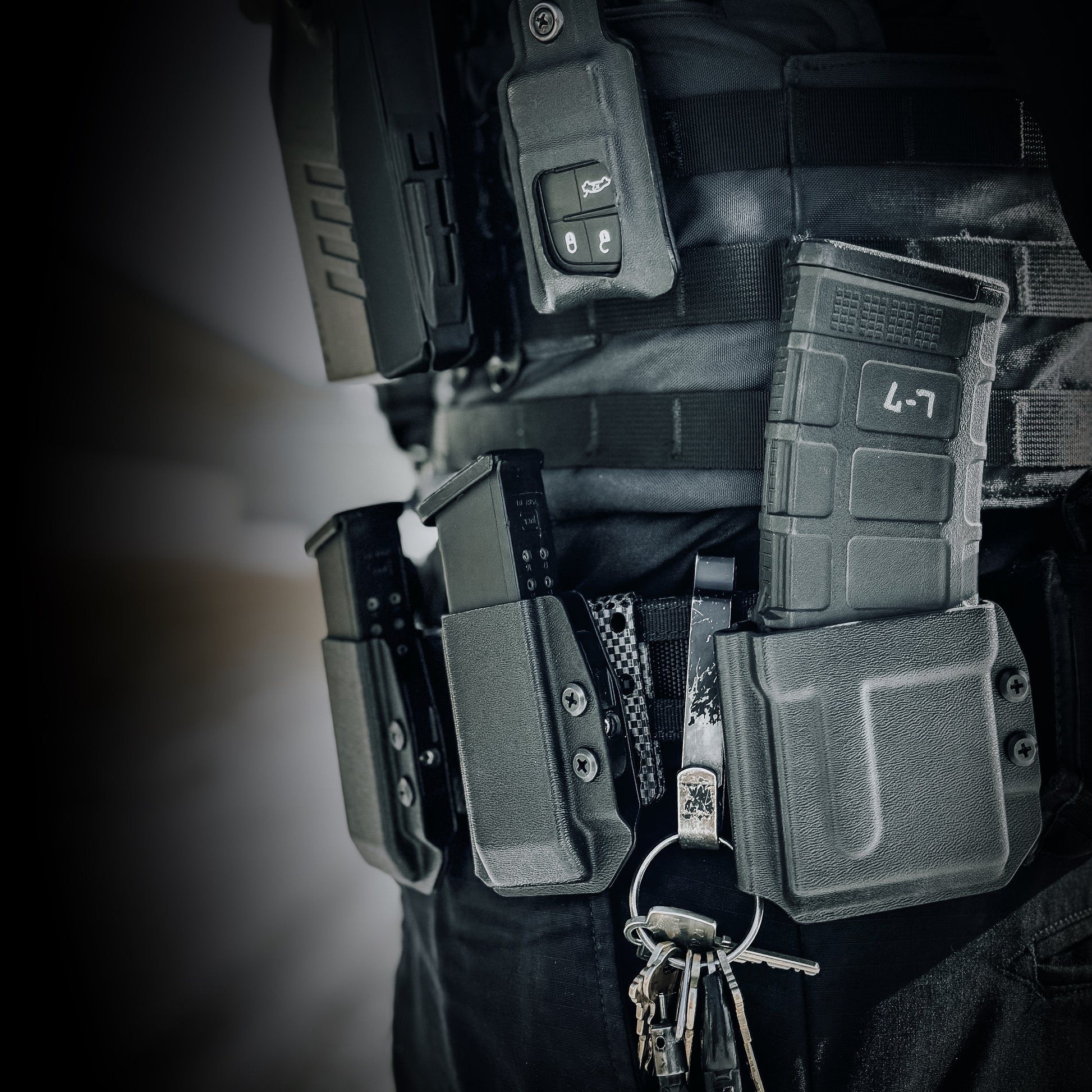 Upgrade your Molle belt with the 4BROS Molle Belt Adapter. Securely mount accessories to 1.75" wide belts while maintaining comfort and stability. Learn more!