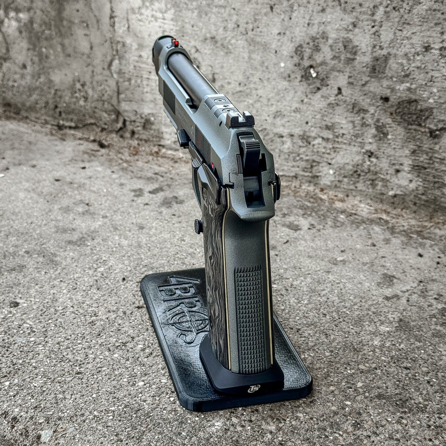 3D-printed Beretta 92 Pistol Stand is precision-designed to cradle full-size Beretta 92 series handguns, including the M9, 92FS, and 92X