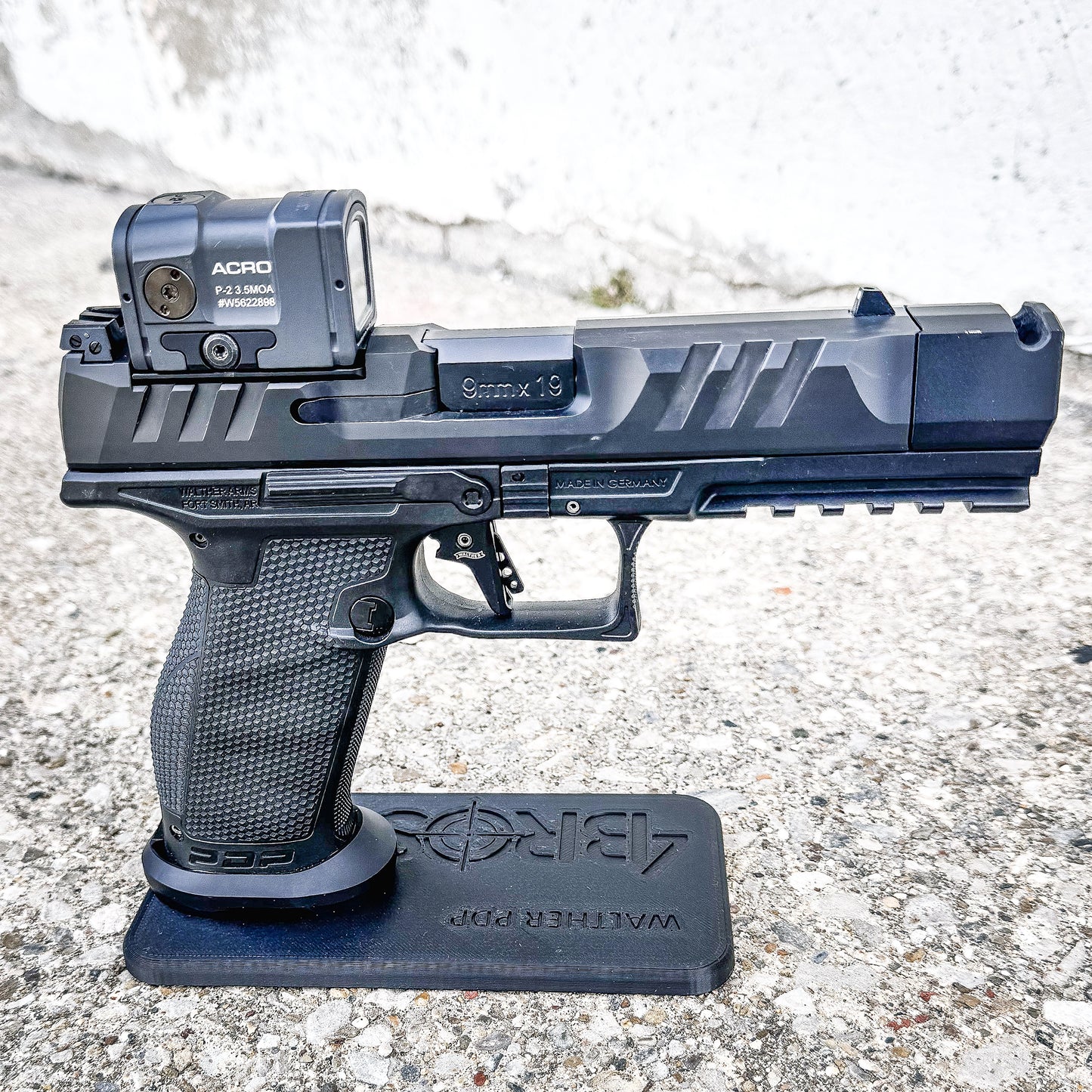 3D-printed Walther PDP pistol stand from 4BROS