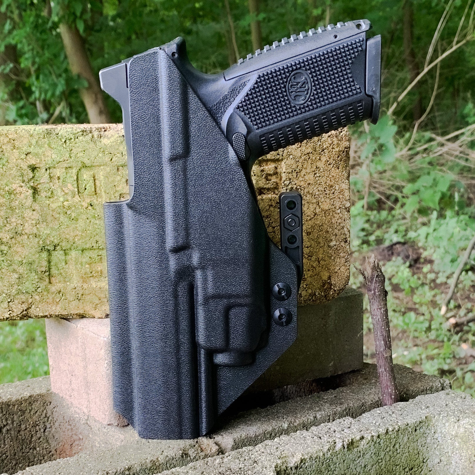 For the best IWB Kydex Inside Waistband Holster for the  FN 509 LS Edge & Apex Tactical 5.00" slide & Streamlight TLR-8 or 8A, shop Four Brothers Holsters. 