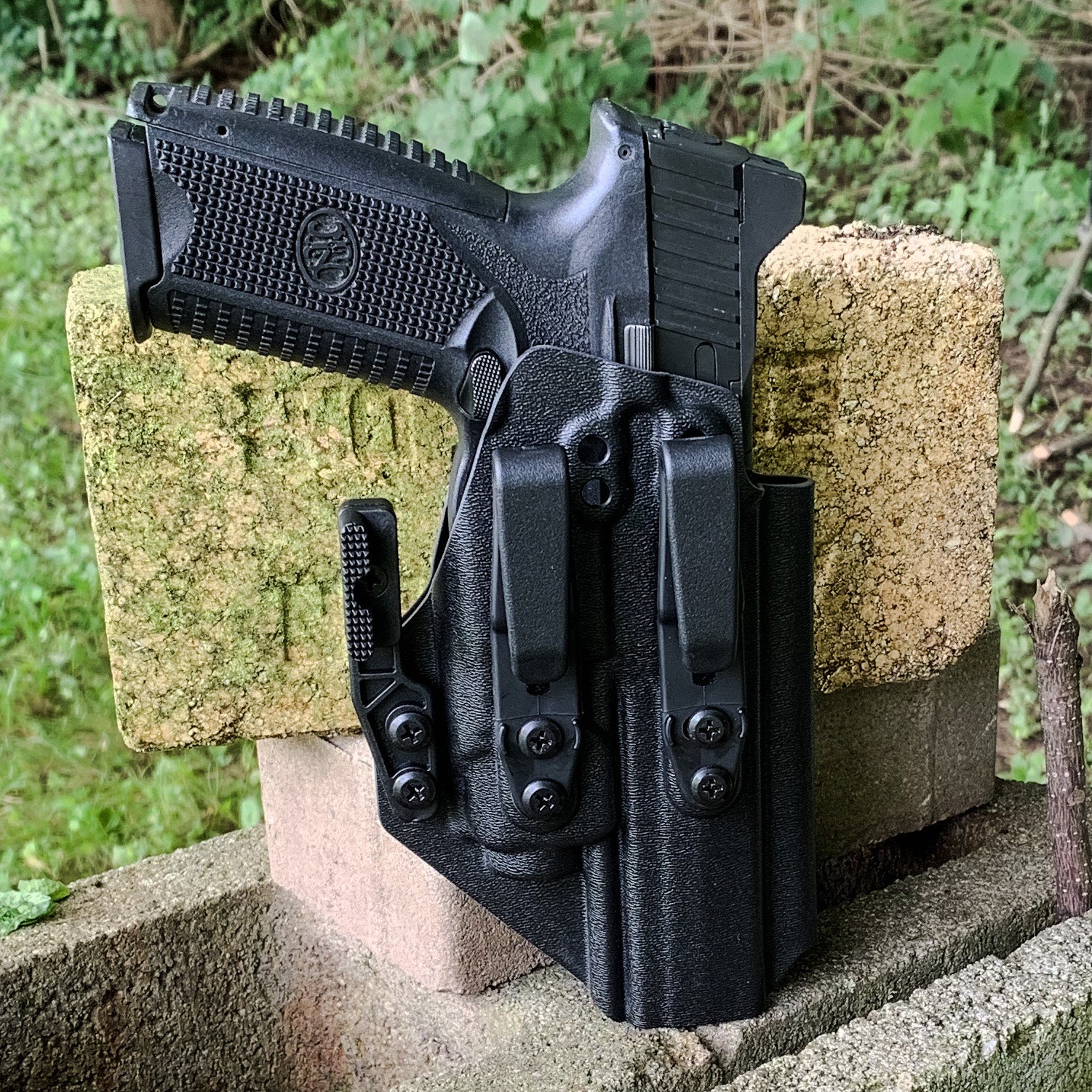 For the best IWB Kydex Inside Waistband Holster for the  FN 509 LS Edge & Apex Tactical 5.00" slide & Streamlight TLR-8 or 8A, shop Four Brothers Holsters. 