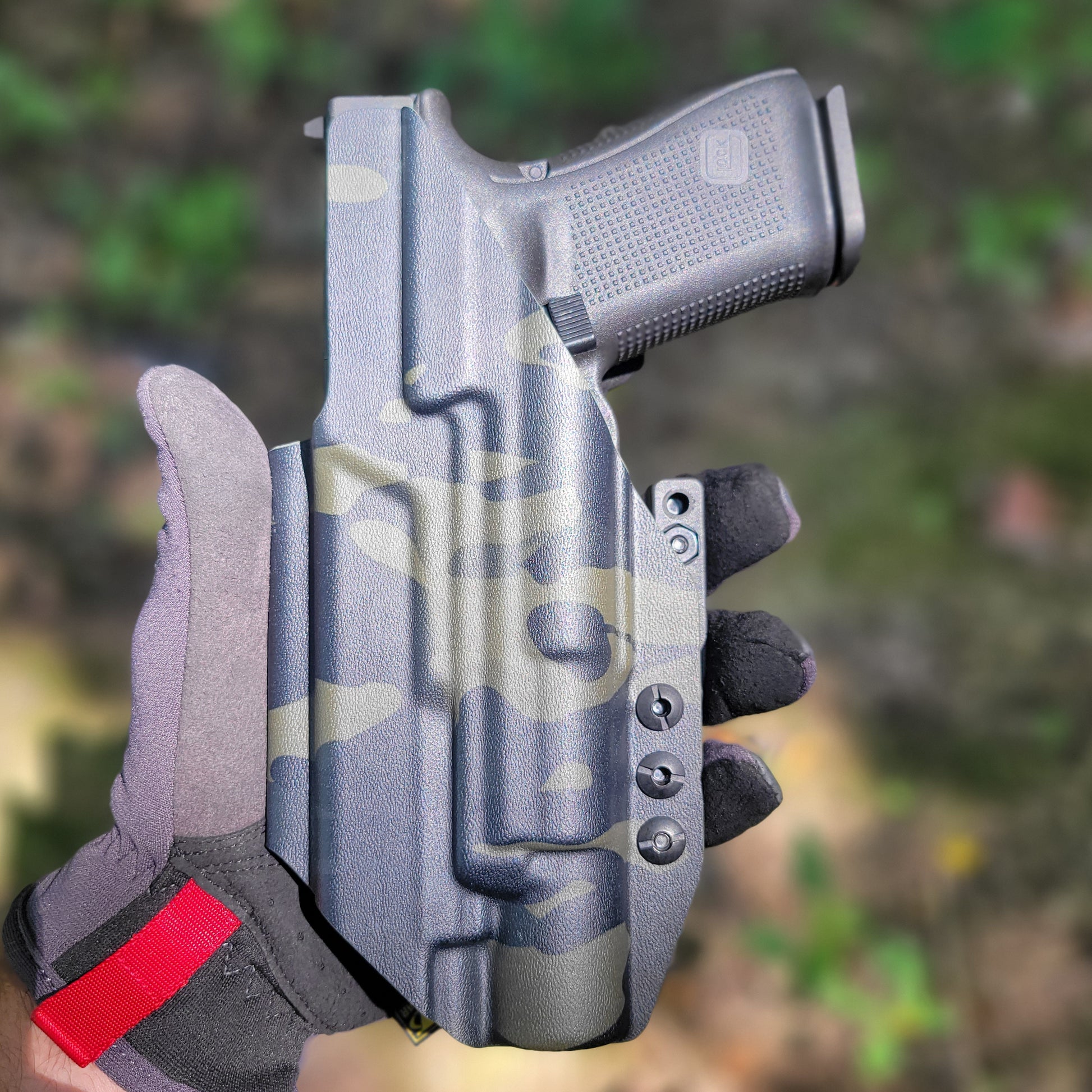 For the best IWB Kydex Inside Waistband Holster for the Glock 19 Gen 5 with the Surefire X300U A or B X300U-A or X300U-B shop Four Brothers 4BROS Holsters.