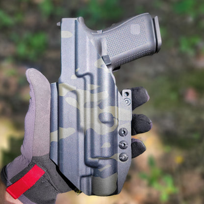 For the best IWB Kydex Inside Waistband Holster for the Glock 19 Gen 5 with the Surefire X300U A or B X300U-A or X300U-B shop Four Brothers 4BROS Holsters.
