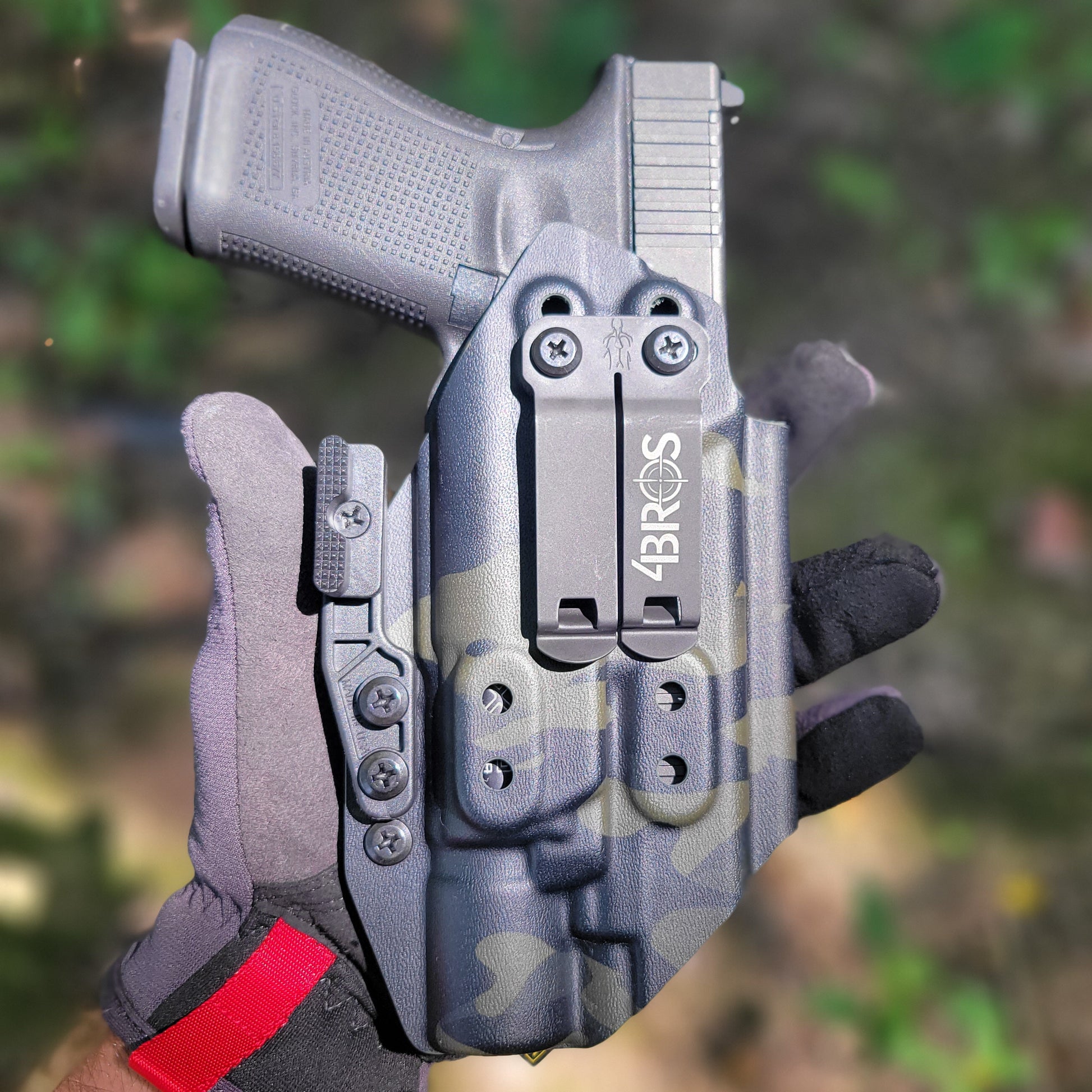 For the best IWB Kydex Inside Waistband Holster for the Glock 19 Gen 5 with the Surefire X300U A or B X300U-A or X300U-B shop Four Brothers 4BROS Holsters.