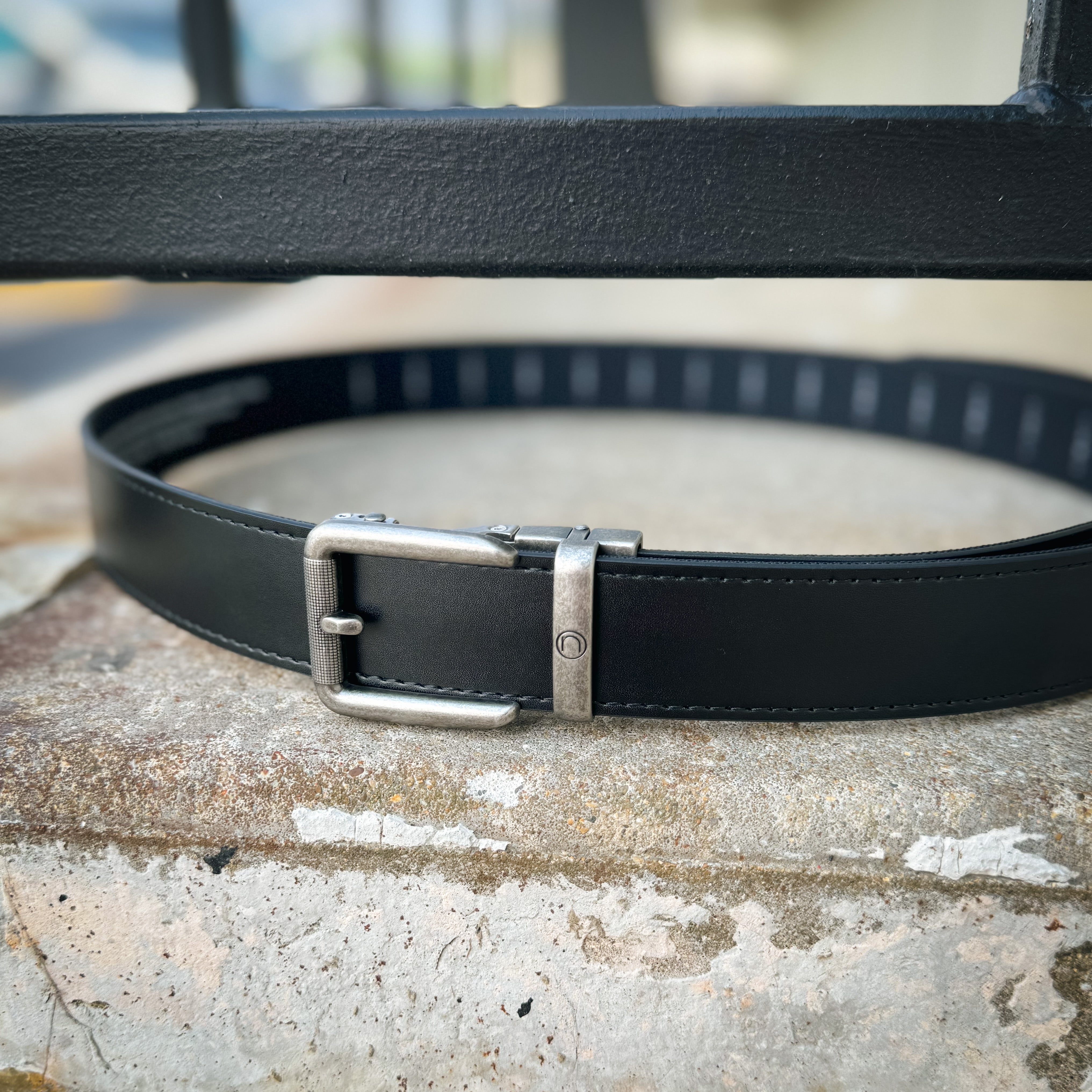 For the best black everyday carry  EDC Dress belt, shop Four Brothers Holsters. The Rogue belt has a classic rugged look that goes well with everyday wear like jeans or chinos. The knurled area of the buckle is a nice touch. These ratchet belts look like regular belts without the regular belt inconvenience.