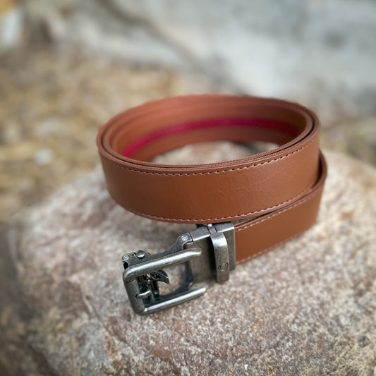 For the best brown EDC everyday carry Dress belt, shop Four Brothers Holsters. The Rogue belt has a classic rugged look that goes well with everyday wear like jeans or chinos. The knurled area of the buckle is a nice touch. These ratchet belts look like regular belts without the regular belt inconvenience.