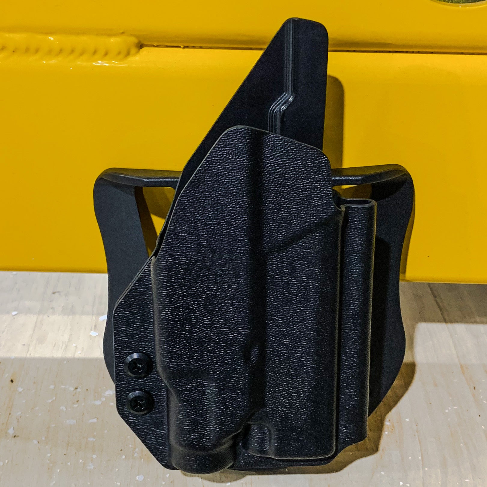 Outside Waistband Holster designed to fit the Sig Sauer P365XL pistol with the Streamlight TLR-7 Sub light mounted to the handgun. Full sweat guard, adjustable retention, minimal material and smooth edges to reduce printing. Made in the USA.