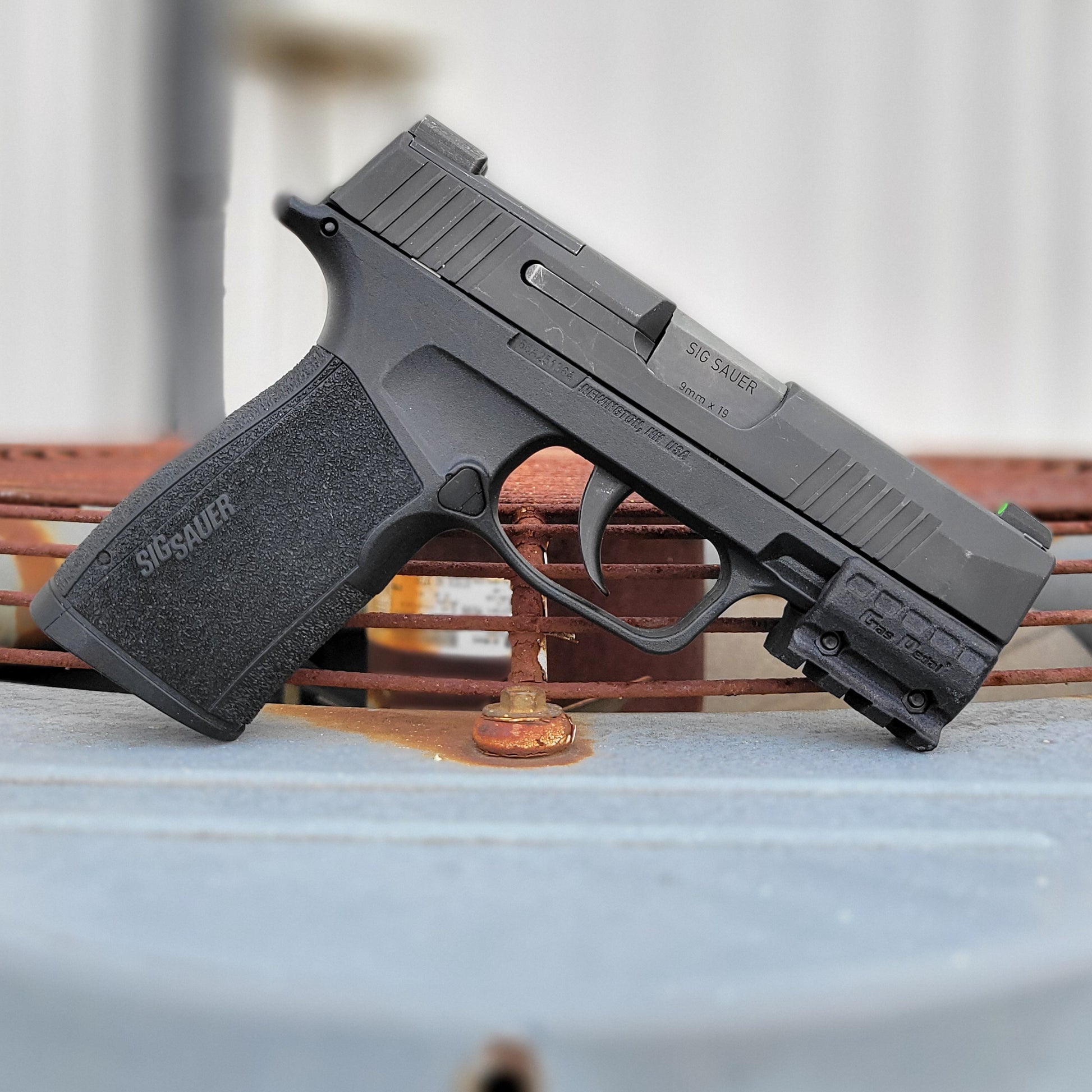 For the best IWB Kydex Inside Waistband Holster for the Sig Sauer P365-XMACRO or P365-XMACRO COMP with the GoGunsUSA Gas Pedal. shop Four Brothers holsters. 