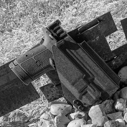 For the best Outside Waistband OWB Holster for the Smith & Wesson EQUALIZER handgun with the Streamlight TLR-8 or TLR-8A shop Four Brothers 4BROS Holsters. 