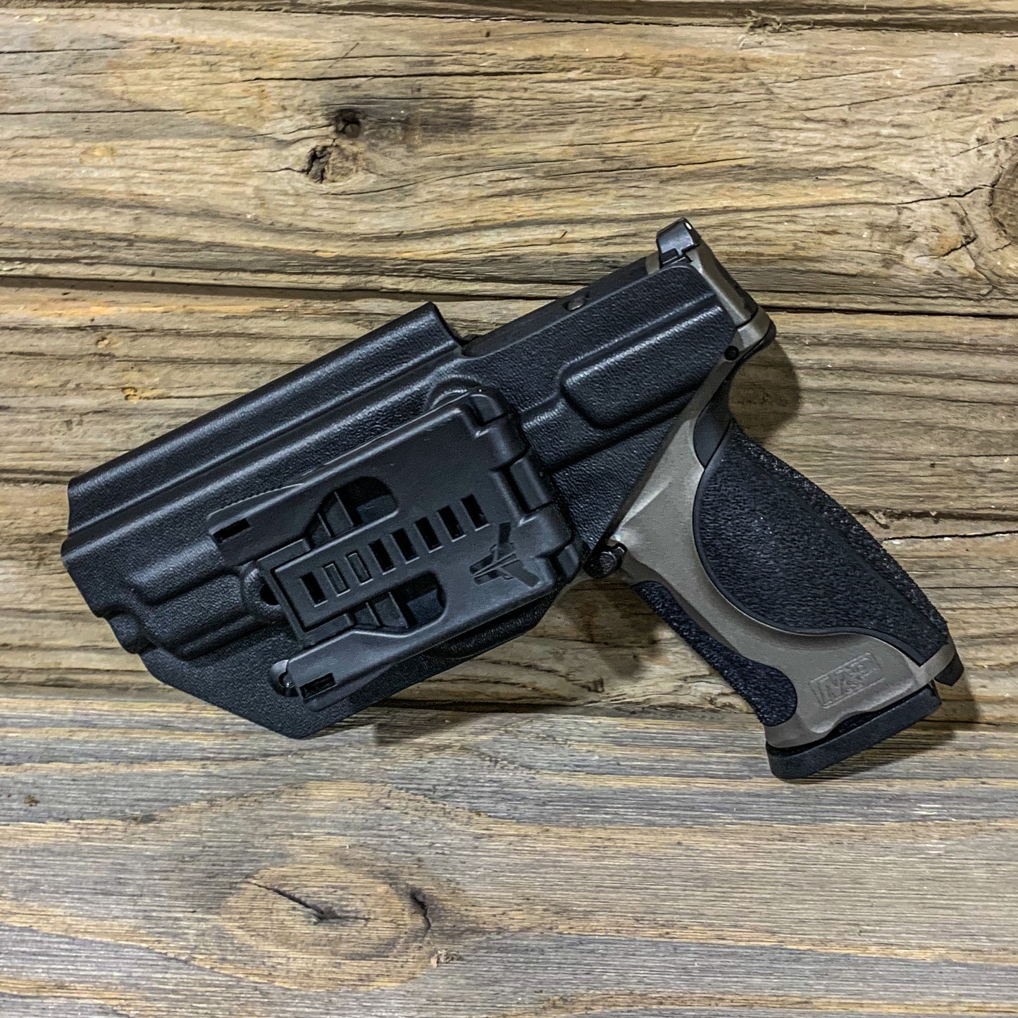 For the Best Outside Waistband OWB Holster for the Smith & Wesson M&P M2.0 Metal 4" pistol shop Four Brothers 4BROS Holsters.   Proudly made in the USA.
