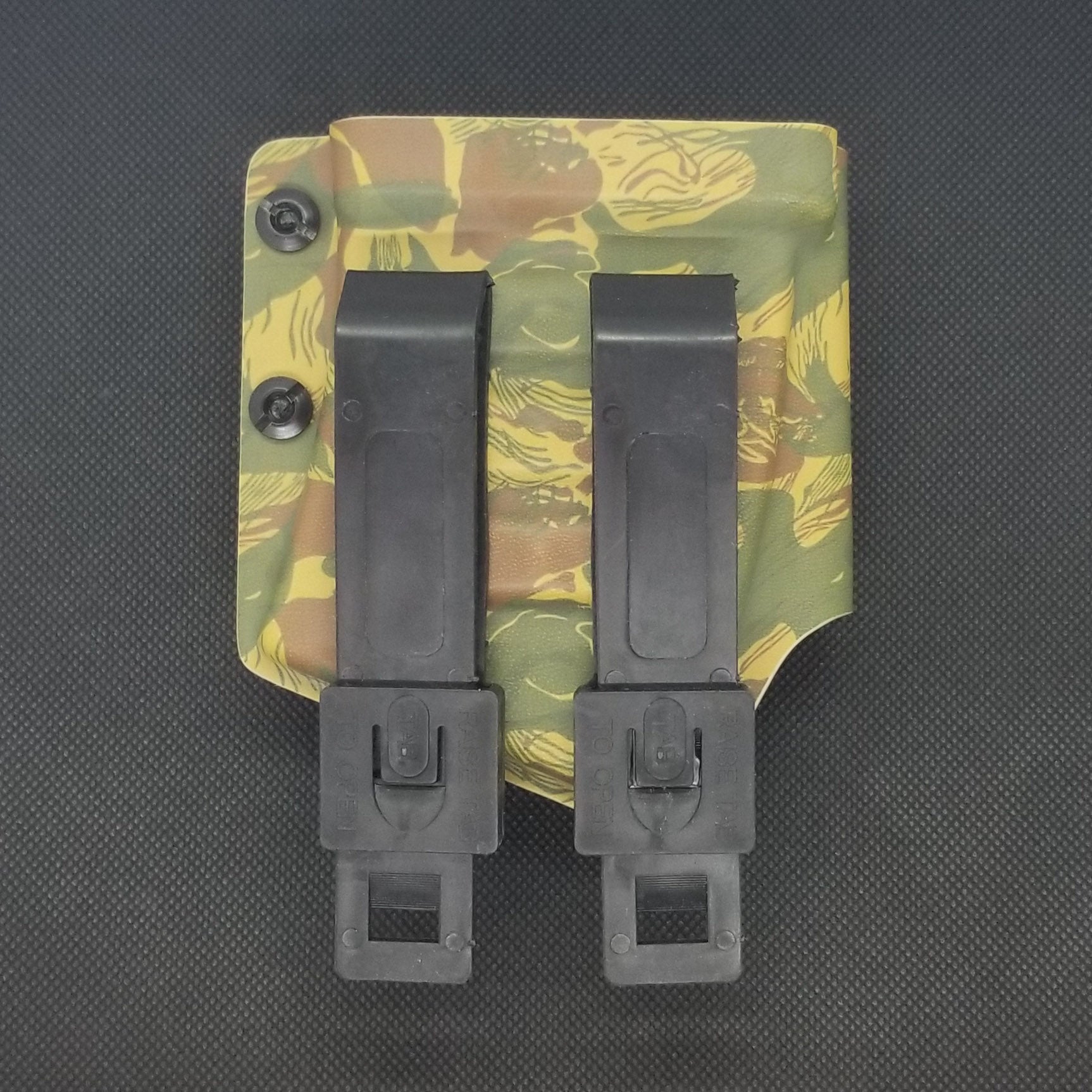 Outside Waistband AK-47 magazine pouch designed to fit Magpul Pmag, select Pro Mag and Tapco magazines. Tek-Lok Belt attachment fits belts up to 2.25" wide.