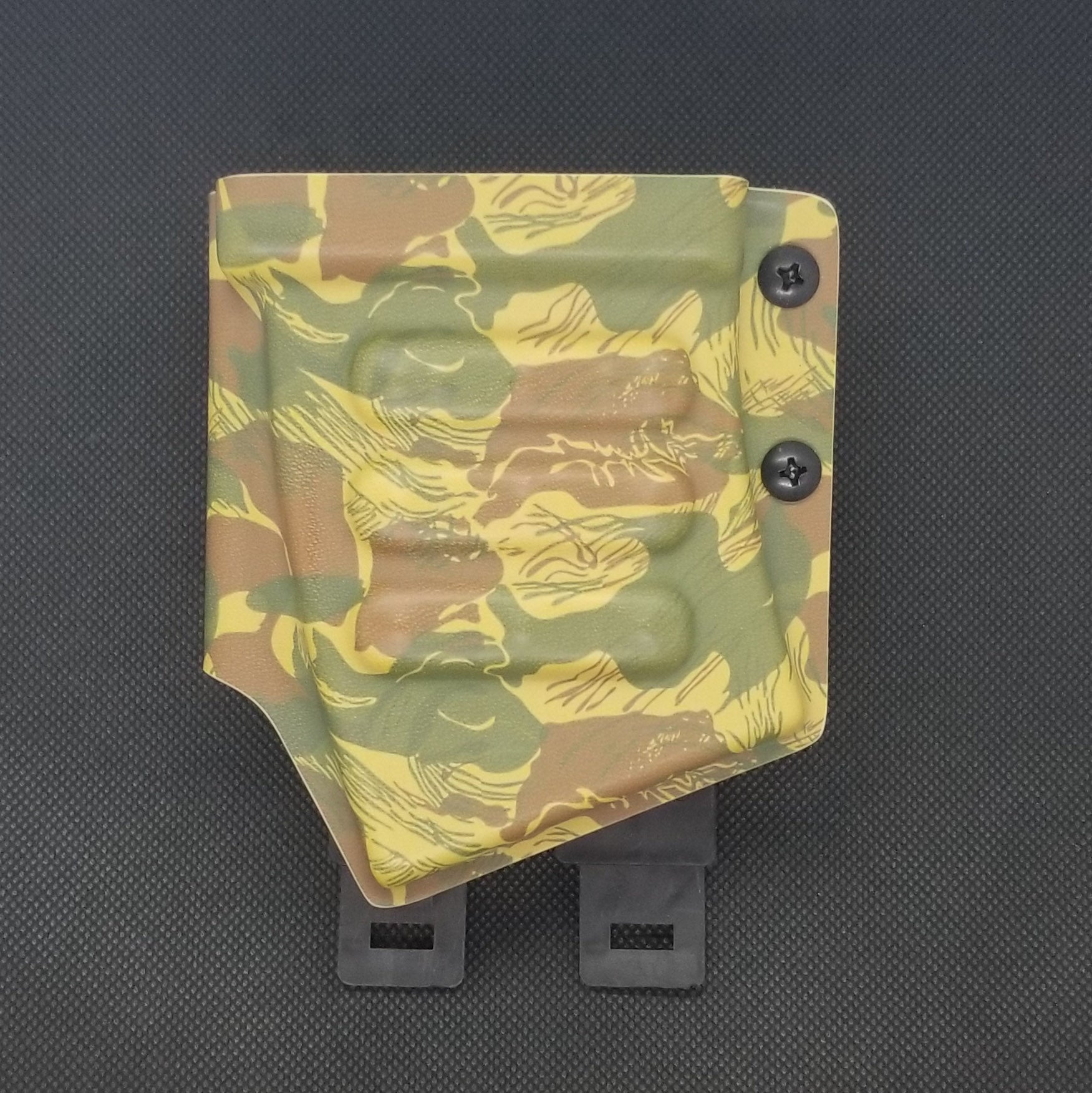 Outside Waistband AK-47 magazine pouch designed to fit Magpul Pmag, select Pro Mag and Tapco magazines. Tek-Lok Belt attachment fits belts up to 2.25" wide.