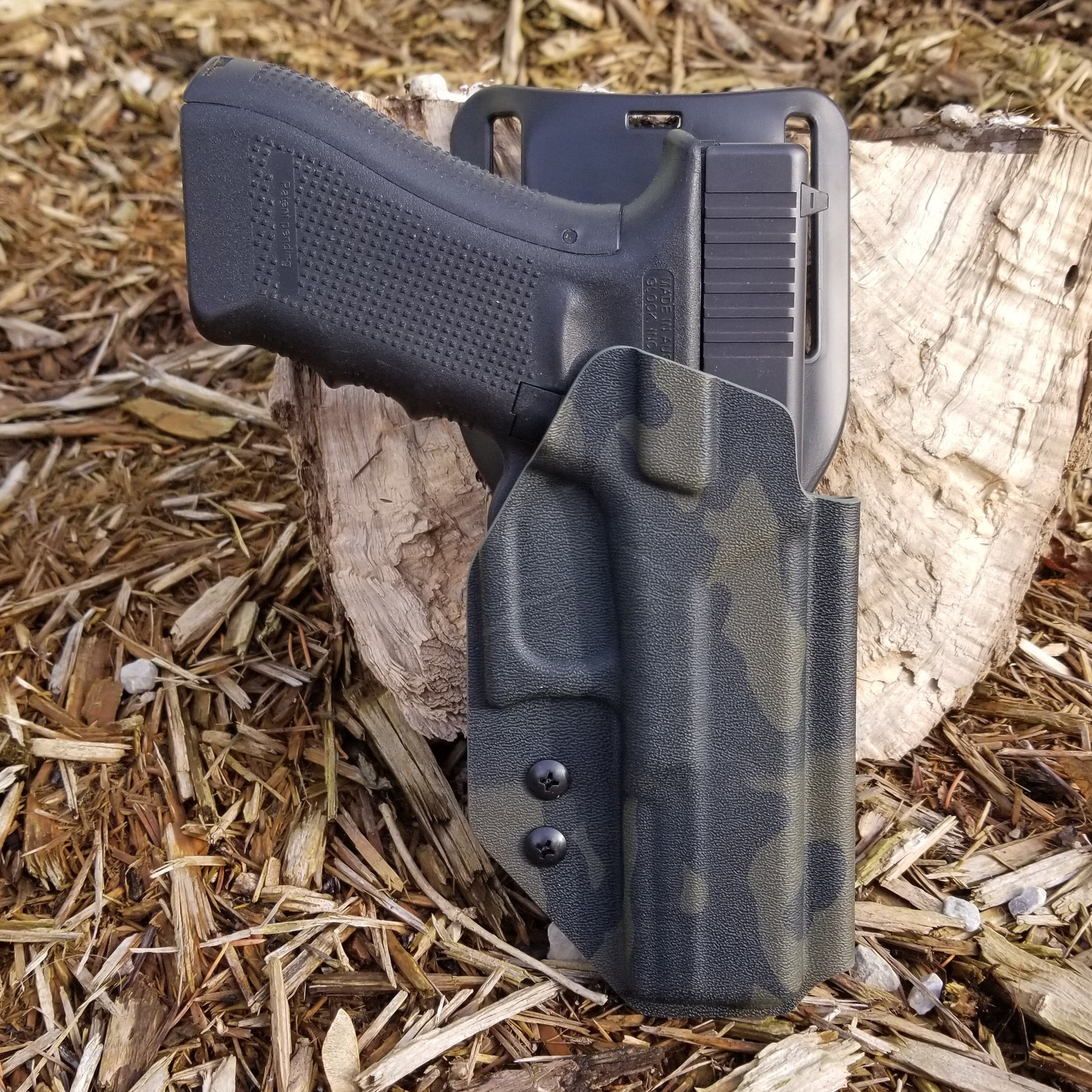 For the best, taco style Outside Waistband OWB Glock 17, 22, 19, 19x, 45 and 23 Duty & Competition Style Kydex Holster, shop Four Brothers 4BROS Holsters.
