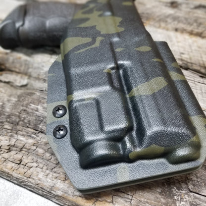 Outside Waistband Holster designed to fit the Heckler & Koch H&K VP9 or VP9SK pistol with Streamlight TLR-7 or TLR-7A weapon mounted light. Full Sweat guard, profile cut to allow red dot sights, adjustable retention, minimal material and smooth edges to reduce printing. Proudly made in the USA.