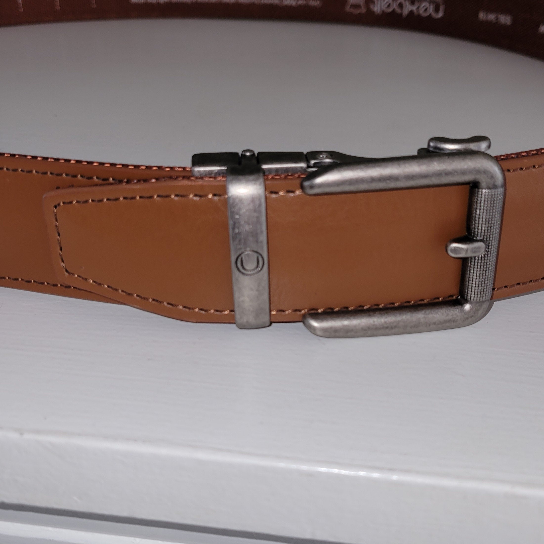 Introducing the Rogue – one of the more versatile belts in our line-up. They have a classic rugged look that go well with every day wear like jeans or chinos. The knurled area of the buckle is nice touch. These ratchet belts looks like a regular belt without the regular belt inconvenience.