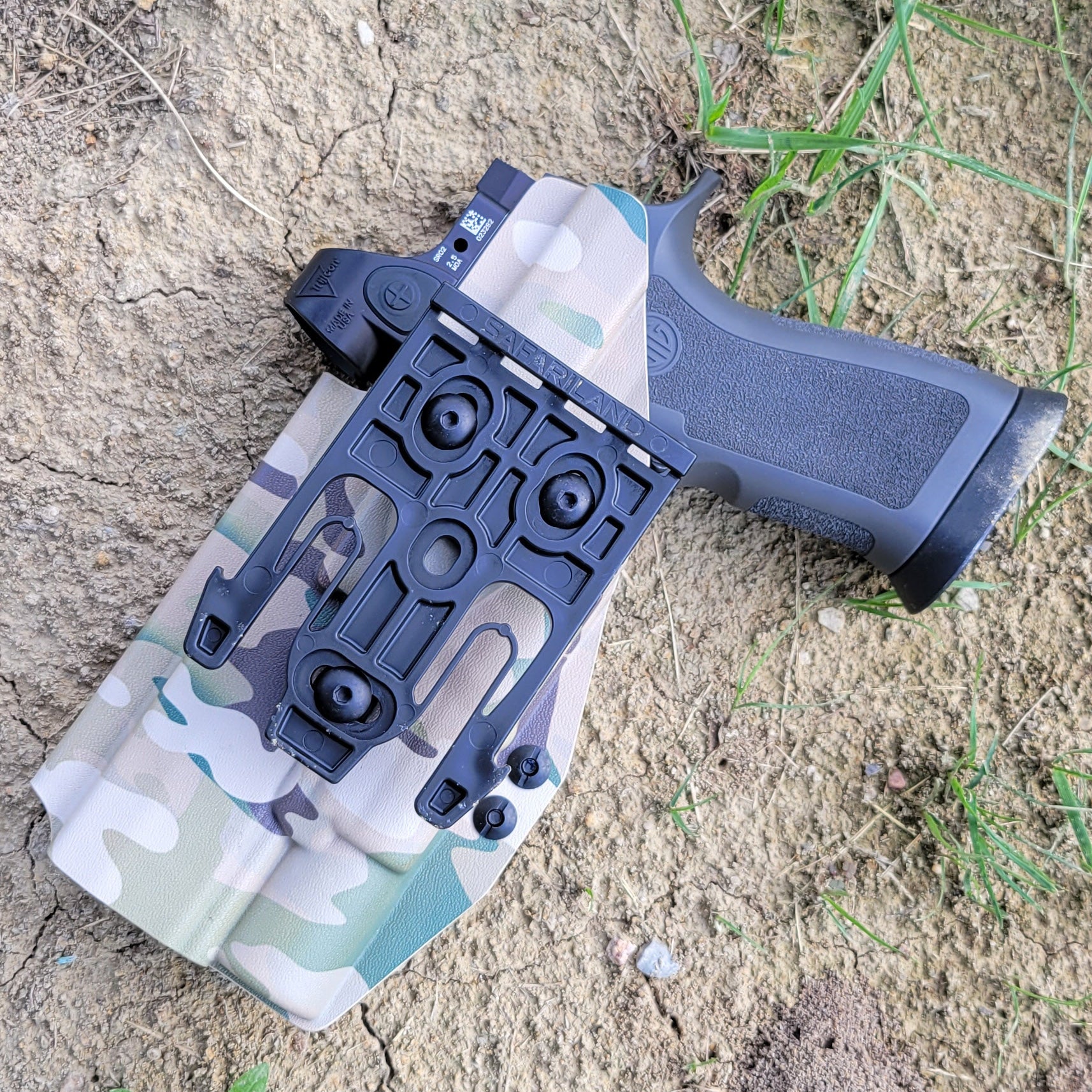 Outside Waistband Kydex Holster designed to fit the Sig Sauer P320 Full Size, M18, M17, X-Five, and Carry pistols with the Surefire X300U-A or X300U-B light & GoGuns USA Gas Pedal mounted to the pistol. Cleared for red dot sights and front suppressor height sights up to 3/8 tall.  Made in the USA