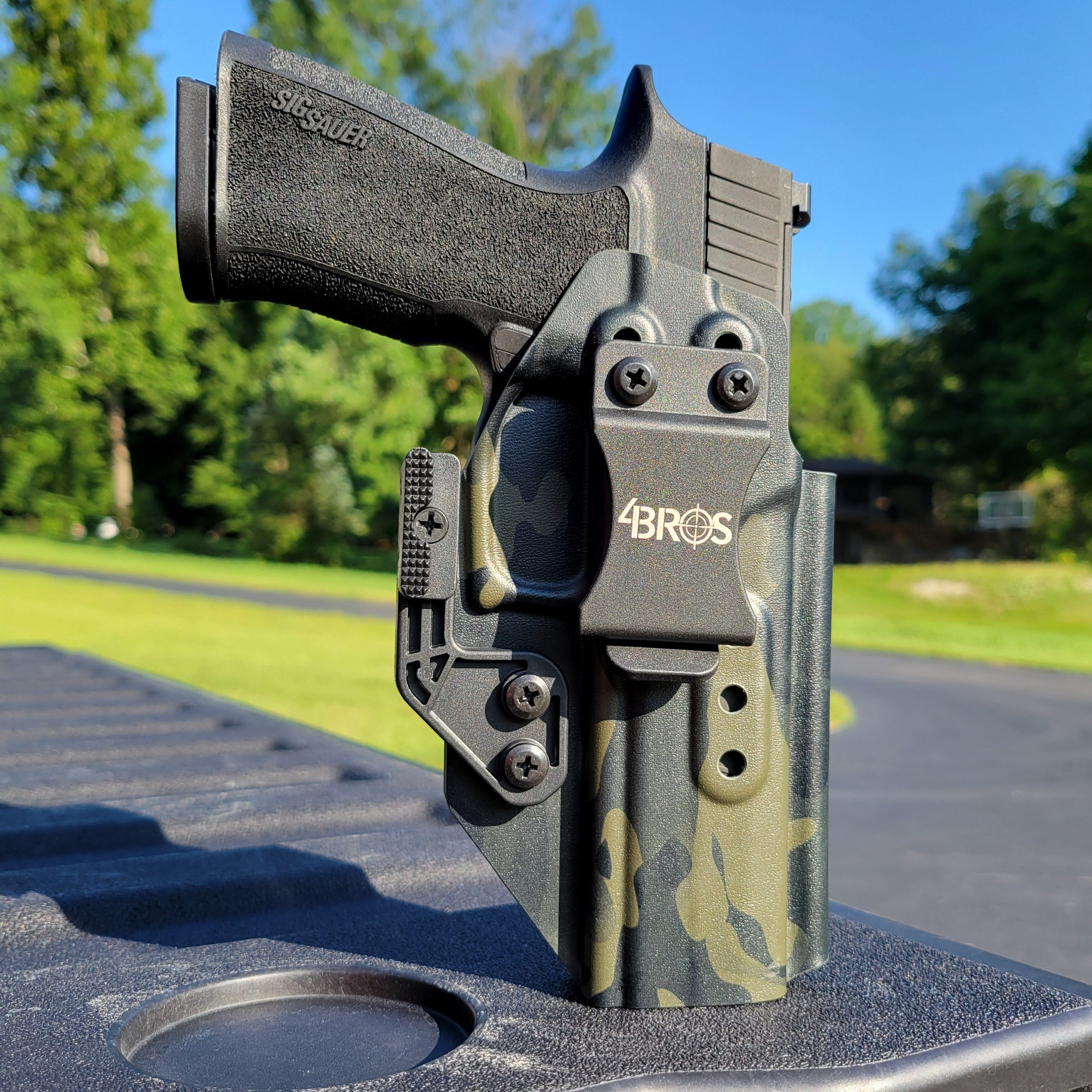 Inside Waistband IWB Kydex Taco Style Holster designed to fit the Sig Sauer 10MM . Full sweat guard, adjustable retention, open muzzle, and profiled for a red dot sight. Proudly made in the USA for veterans and law enforcement. 10 MM P320-XTEN, P320 X Ten or P 320 XTEN.