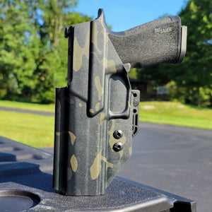 Inside Waistband IWB Kydex Taco Style Holster designed to fit the Sig Sauer 10MM . Full sweat guard, adjustable retention, open muzzle, and profiled for a red dot sight. Proudly made in the USA for veterans and law enforcement. 10 MM P320-XTEN, P320 X Ten or P 320 XTEN.
