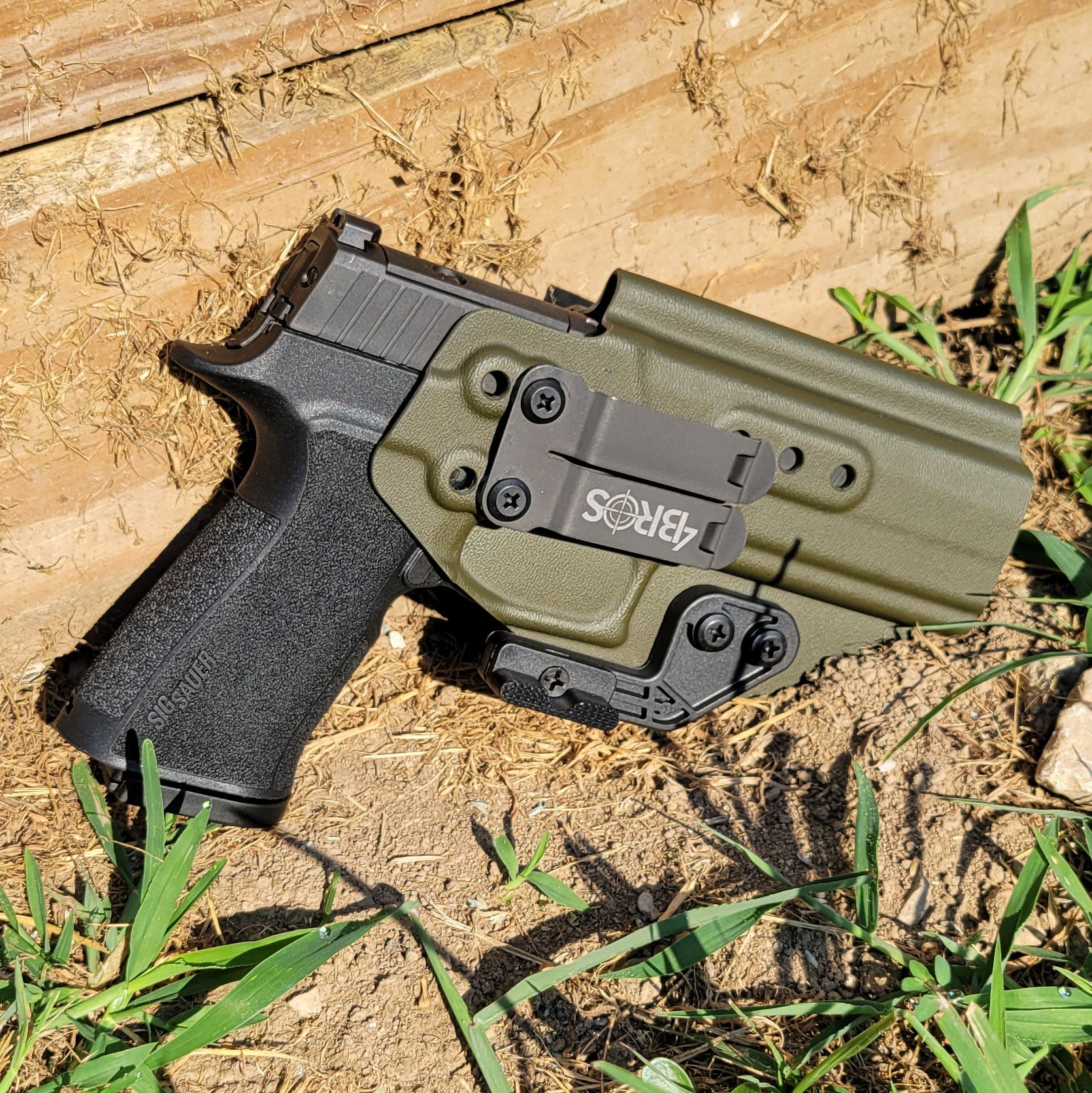 For the best IWB Kydex Inside Waistband Holster for the Sig Sauer P320-XTEN 10MM pistol shop Four Brothers 4BROS Holsters.  Holsters proudly made in the USA.