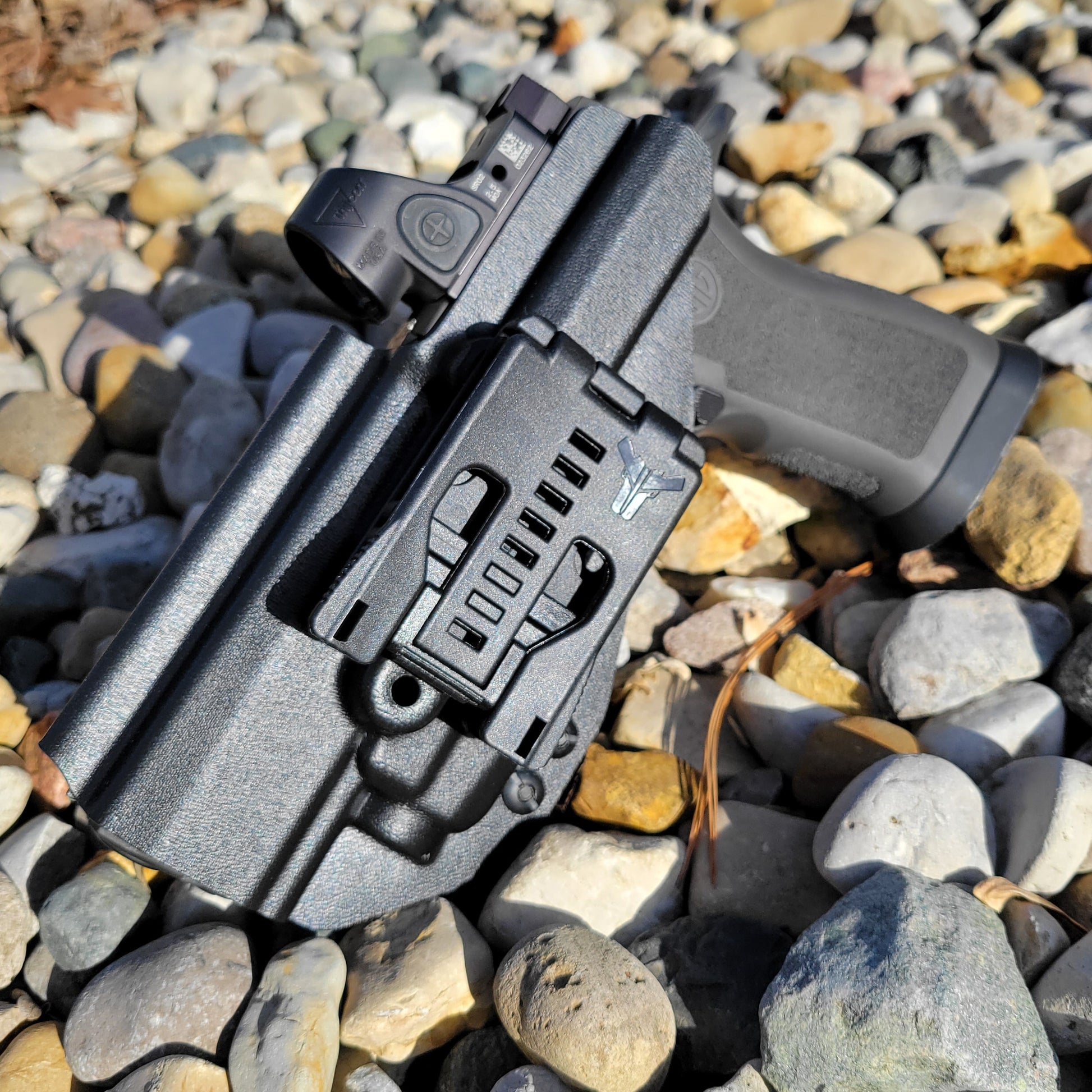 For the best Outside Waistband OWB Holster for the Sig Sauer P320 Full Size, X5 and M17 & Streamlight TLR-7 X or A & Gas Pedal, shop Four Brothers Holsters. 