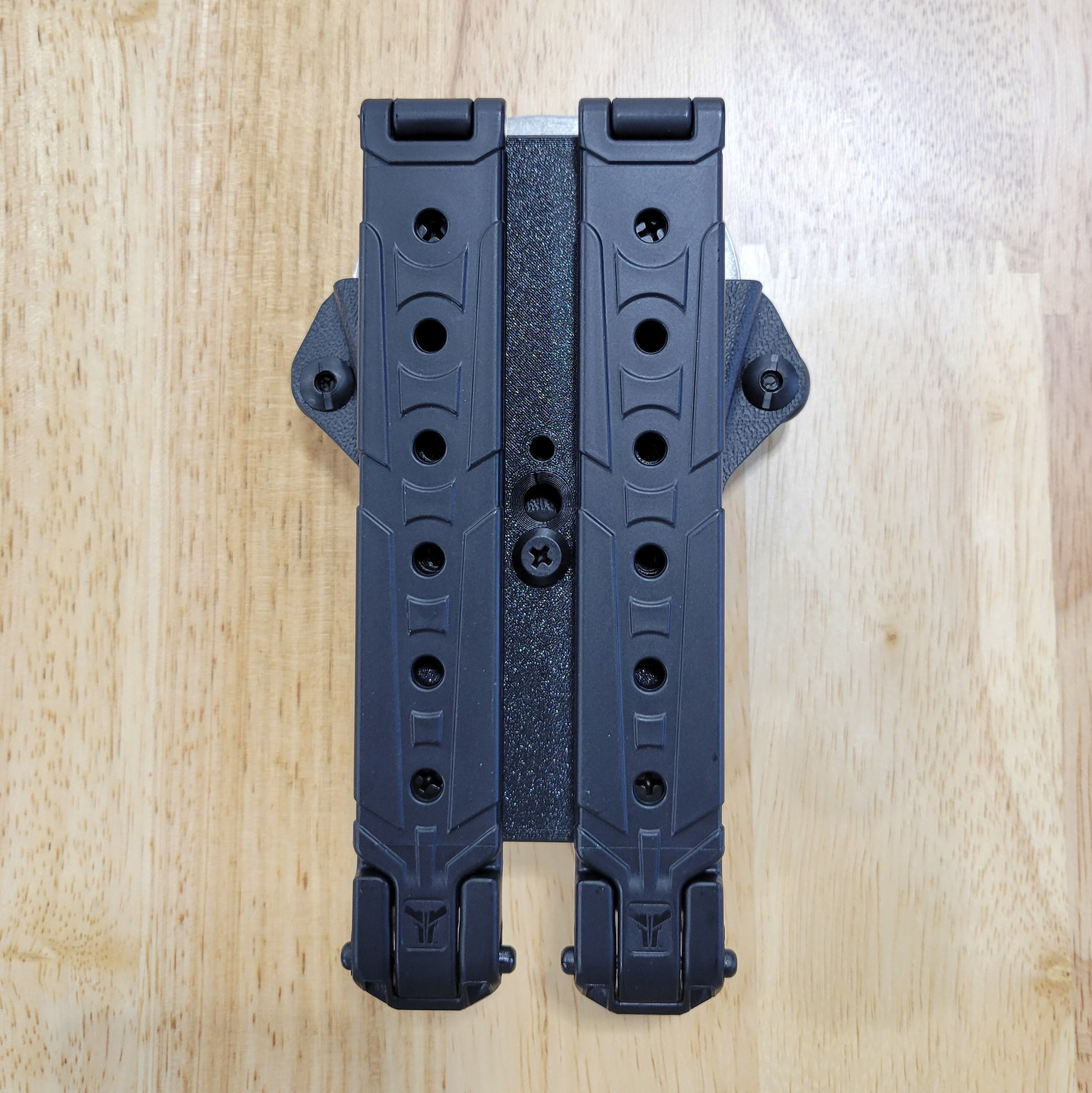 Smith and Wesson Handcuff Holster for the Smith and Wesson chain-style handcuffs from Four Brothers 4Bros Holsters.  This carrier works well on Molle. 