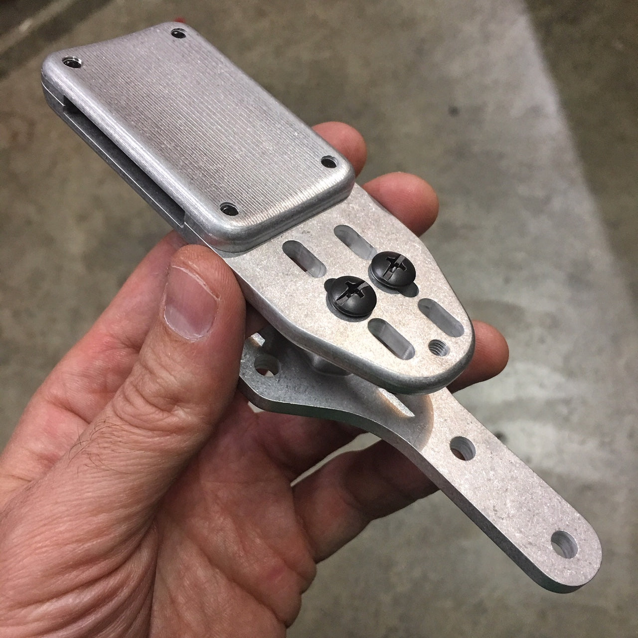 Machined from 6061 aluminum Offset hanger slots allow cant and ride height adjustments Fits 1 1/2" width belt ONLY Compatible with the Bladetech/Comp-tac hole pattern as well as G-Code and some Safariland patterns. Edges and corners are blended and smoothed to reduce wear and tear on your hand